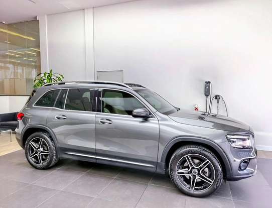 MERCEDES-BENZ-GLB 200-2022