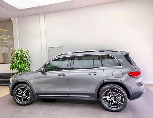 MERCEDES-BENZ-GLB 200-2022