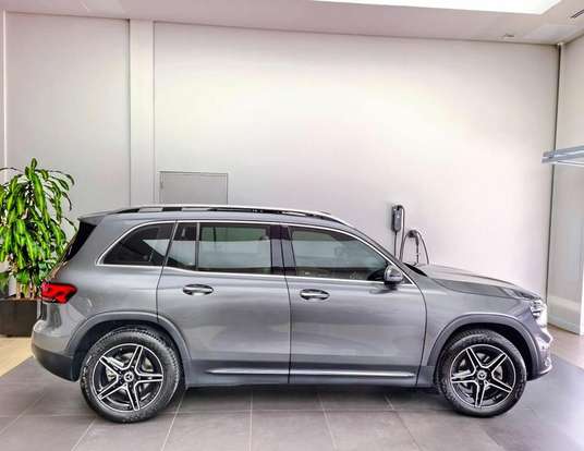 MERCEDES-BENZ-GLB 200-2022