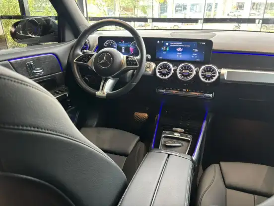 MERCEDES-BENZ-GLB 220-2025