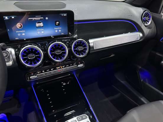 MERCEDES-BENZ-GLB 220-2025