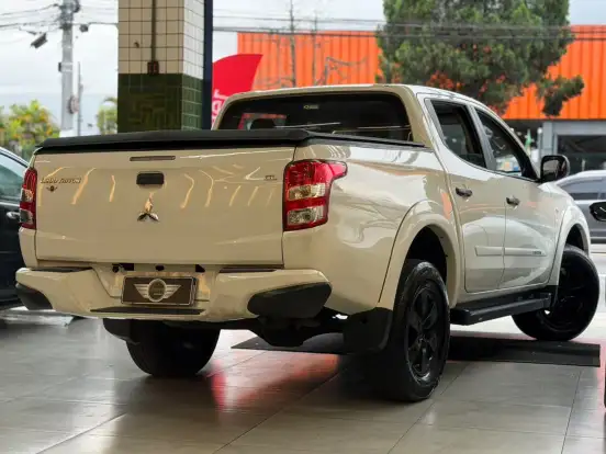 MITSUBISHI-L200 TRITON-2023
