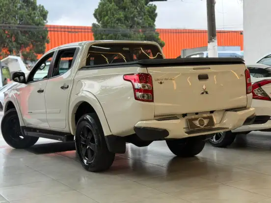MITSUBISHI-L200 TRITON-2.4 16V TURBO DIESEL GL CD 4X4 MANUAL MITSUBISHI-L200 TRITON-2023