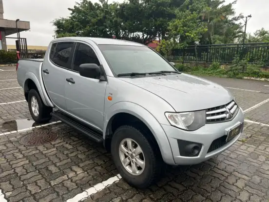 MITSUBISHI-L200 TRITON-2.4 HLS 4X2 CD 16V FLEX 4P MANUAL MITSUBISHI-L200 TRITON-2015