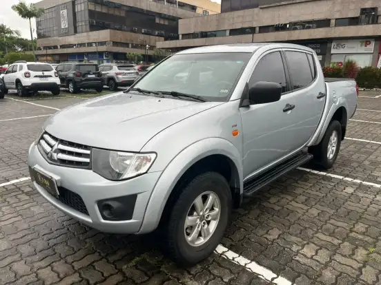 MITSUBISHI-L200 TRITON-2.4 HLS 4X2 CD 16V FLEX 4P MANUAL MITSUBISHI-L200 TRITON-2015