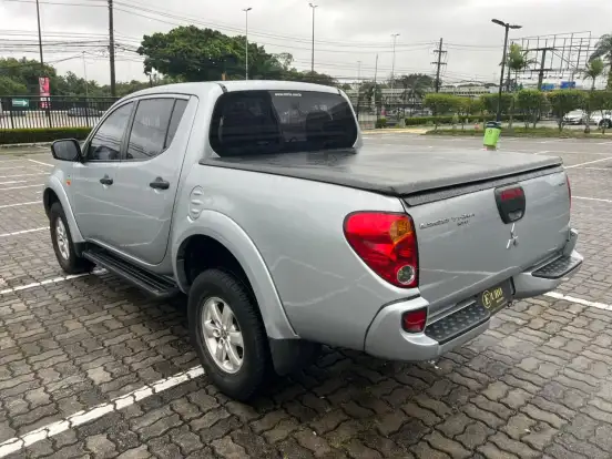 MITSUBISHI-L200 TRITON-2.4 HLS 4X2 CD 16V FLEX 4P MANUAL MITSUBISHI-L200 TRITON-2015