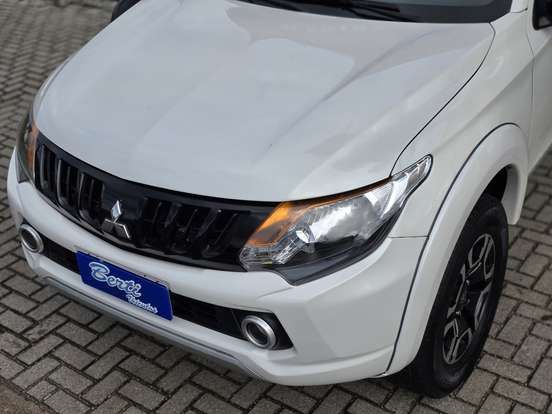 MITSUBISHI-L200 TRITON-2.4 16V TURBO DIESEL SPORT GLS CD 4P 4X4 AUTOMÁTICO MITSUBISHI-L200 TRITON-2019