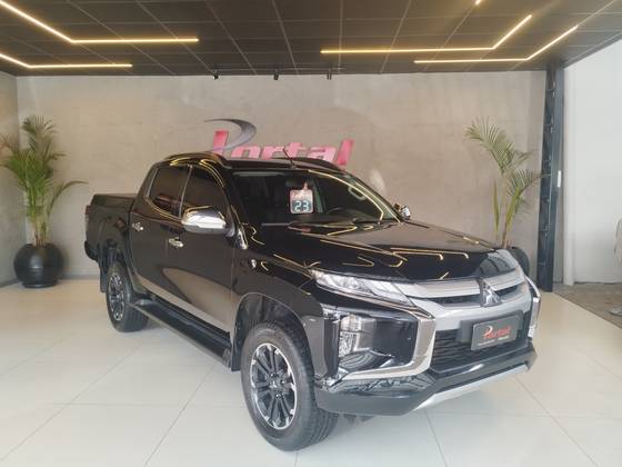 MITSUBISHI L200 TRITON 2.4 16V TURBO DIESEL SPORT HPE CD 4P 4X4 AUTOMÁTICO
