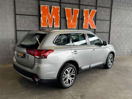 MITSUBISHI-OUTLANDER-2018