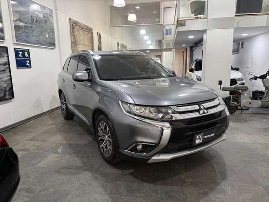 MITSUBISHI-OUTLANDER-2016