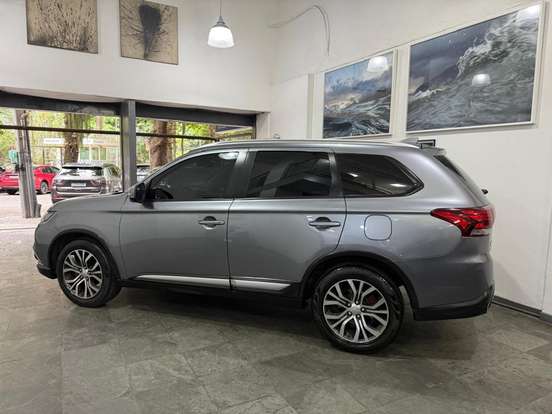 MITSUBISHI-OUTLANDER-2.0 16V GASOLINA 4P AUTOMÁTICO MITSUBISHI-OUTLANDER-2016