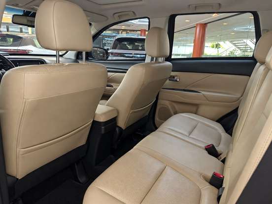 MITSUBISHI-OUTLANDER-2016