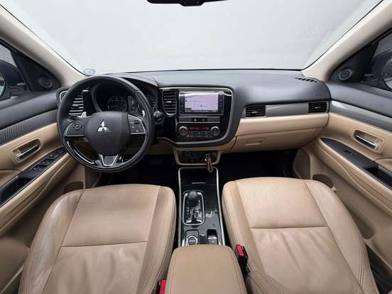 MITSUBISHI-OUTLANDER-2019