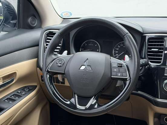 MITSUBISHI-OUTLANDER-2019