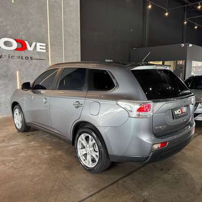 MITSUBISHI-OUTLANDER-2013