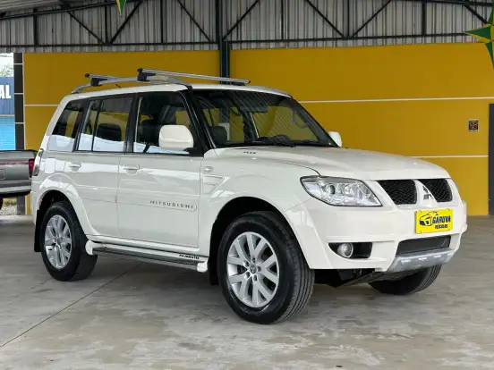 MITSUBISHI-PAJERO-2010