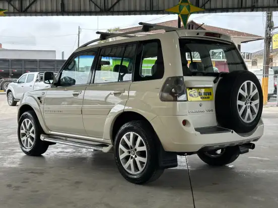 MITSUBISHI-PAJERO-2010