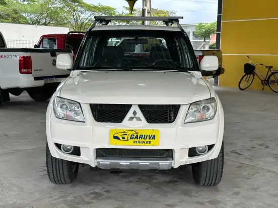 MITSUBISHI-PAJERO-2010