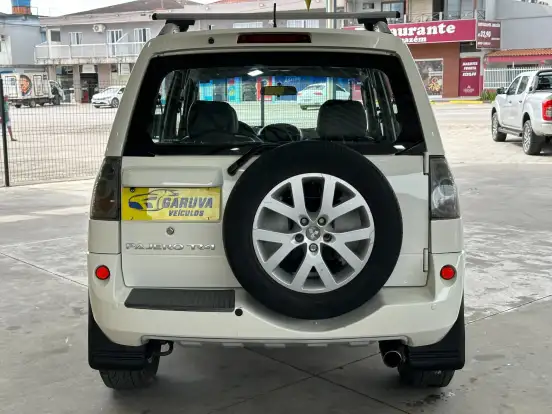 MITSUBISHI-PAJERO-2010