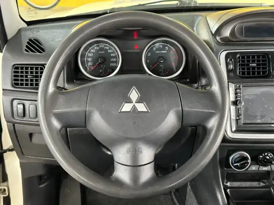 MITSUBISHI-PAJERO-2010