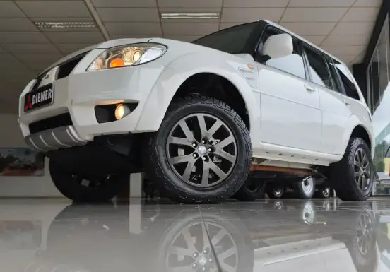 MITSUBISHI-PAJERO-2011