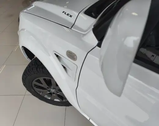 MITSUBISHI-PAJERO-2011