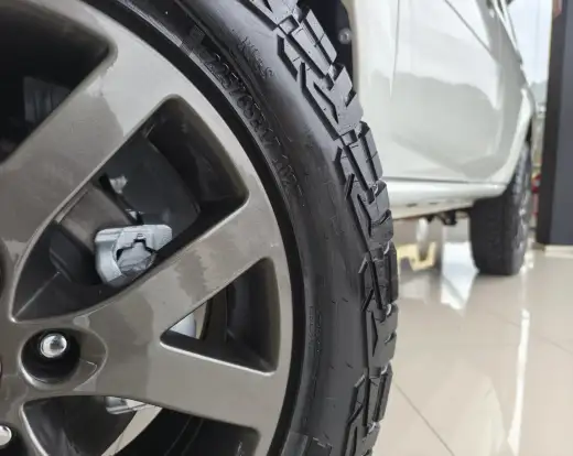 MITSUBISHI-PAJERO-2011