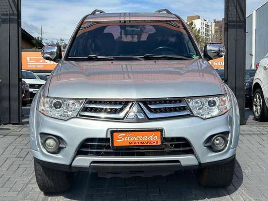 MITSUBISHI-PAJERO-2015