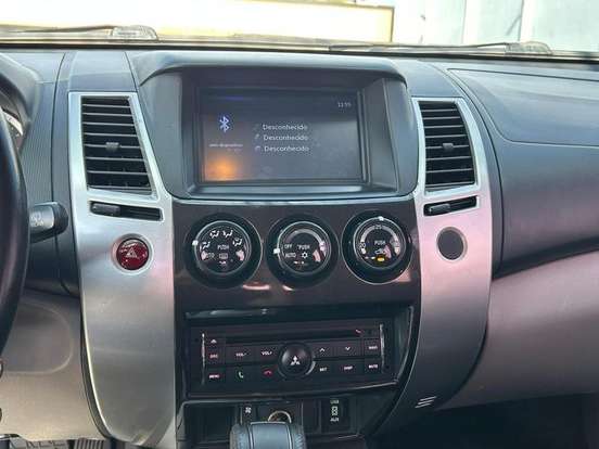 MITSUBISHI-PAJERO-2015