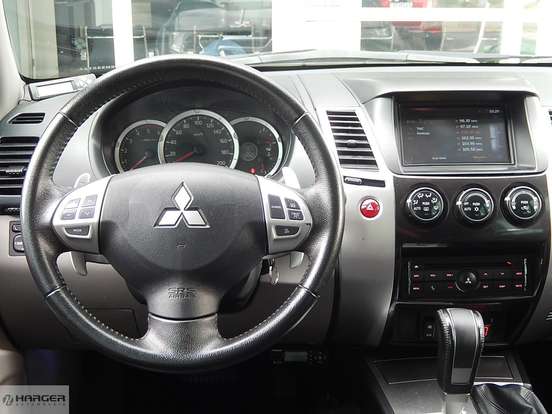 MITSUBISHI-PAJERO-2017
