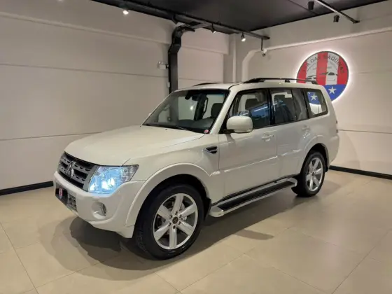 MITSUBISHI PAJERO FULL 3.2 HPE 4X4 16V TURBO INTERCOOLER DIESEL 4P AUTOMÁTICO