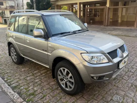 MITSUBISHI-PAJERO TR4-2.0 4X4 16V 140CV FLEX 4P AUTOMÁTICO MITSUBISHI-PAJERO TR4-2013