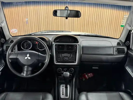 MITSUBISHI-PAJERO TR4-2009