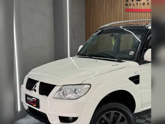 MITSUBISHI-PAJERO TR4-2.0 4X4 16V 140CV FLEX 4P AUTOMÁTICO MITSUBISHI-PAJERO TR4-2009