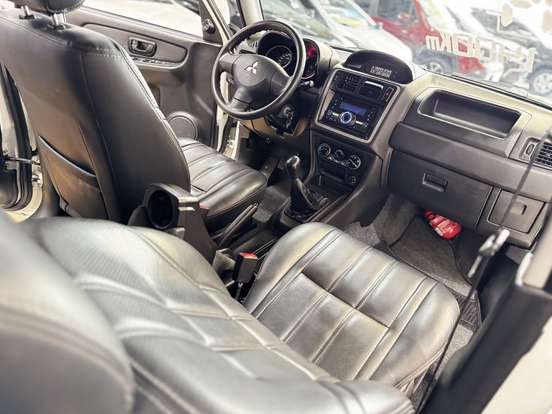 MITSUBISHI-PAJERO TR4-2013