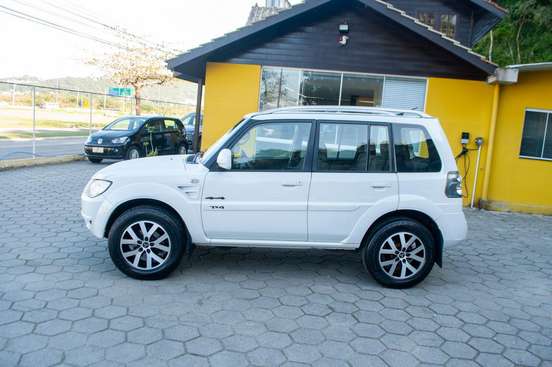 MITSUBISHI-PAJERO TR4-2015