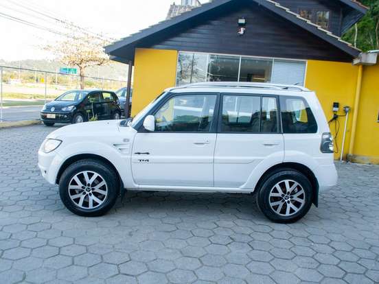 MITSUBISHI-PAJERO TR4-2.0 4X4 16V 140CV FLEX 4P AUTOMÁTICO MITSUBISHI-PAJERO TR4-2015