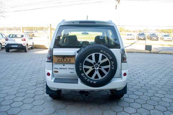 MITSUBISHI-PAJERO TR4-2.0 4X4 16V 140CV FLEX 4P AUTOMÁTICO MITSUBISHI-PAJERO TR4-2015