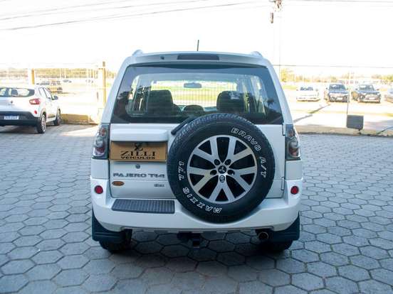 MITSUBISHI-PAJERO TR4-2.0 4X4 16V 140CV FLEX 4P AUTOMÁTICO MITSUBISHI-PAJERO TR4-2015