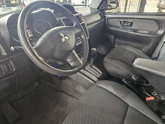 MITSUBISHI-PAJERO TR4-2010