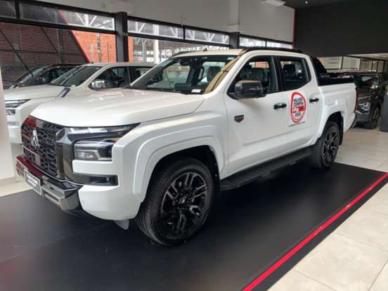 MITSUBISHI-TRITON-2026