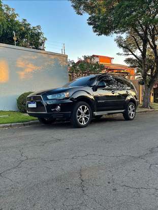 MITSUBISHI-OUTLANDER-2012