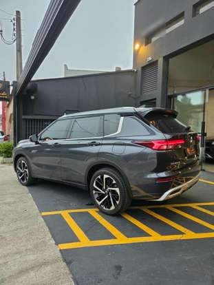 MITSUBISHI-OUTLANDER-2025