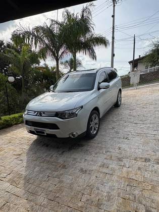 MITSUBISHI OUTLANDER 3.0 GT 4X4 V6 24V GASOLINA 4P AUTOMÁTICO