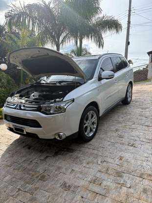 MITSUBISHI-OUTLANDER-3.0 GT 4X4 V6 24V GASOLINA 4P AUTOMÁTICO MITSUBISHI-OUTLANDER-2013