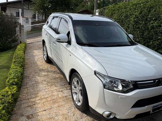 MITSUBISHI-OUTLANDER-3.0 GT 4X4 V6 24V GASOLINA 4P AUTOMÁTICO MITSUBISHI-OUTLANDER-2013