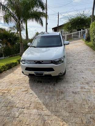 MITSUBISHI-OUTLANDER-2013