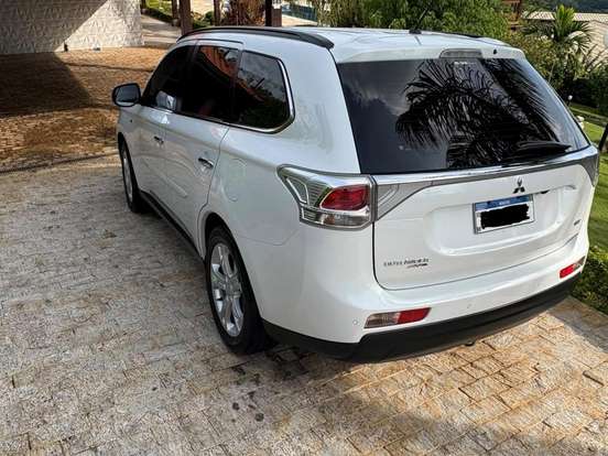 MITSUBISHI-OUTLANDER-3.0 GT 4X4 V6 24V GASOLINA 4P AUTOMÁTICO MITSUBISHI-OUTLANDER-2013
