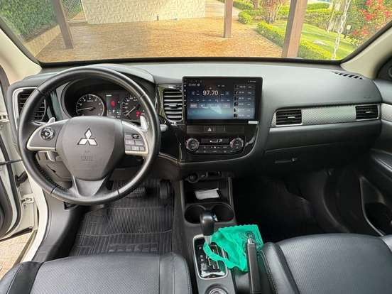 MITSUBISHI-OUTLANDER-3.0 GT 4X4 V6 24V GASOLINA 4P AUTOMÁTICO MITSUBISHI-OUTLANDER-2013