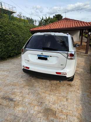 MITSUBISHI-OUTLANDER-2013
